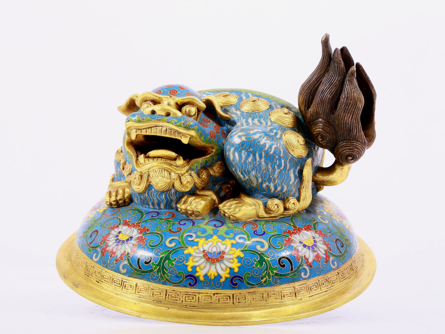 A cloisonné lion pattern amphora with lid