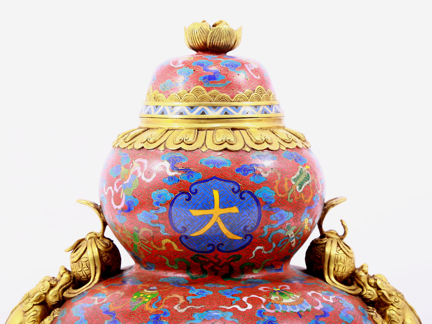 A cloisonné-shaped gourd-shaped lion-ear jar with entwining lotus pattern