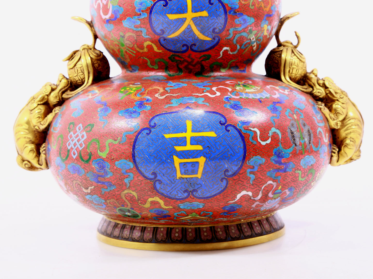 A cloisonné-shaped gourd-shaped lion-ear jar with entwining lotus pattern