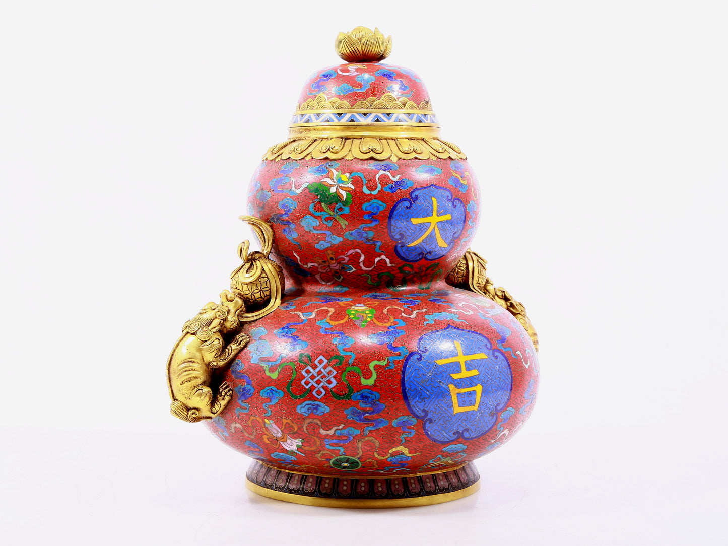 A cloisonné-shaped gourd-shaped lion-ear jar with entwining lotus pattern