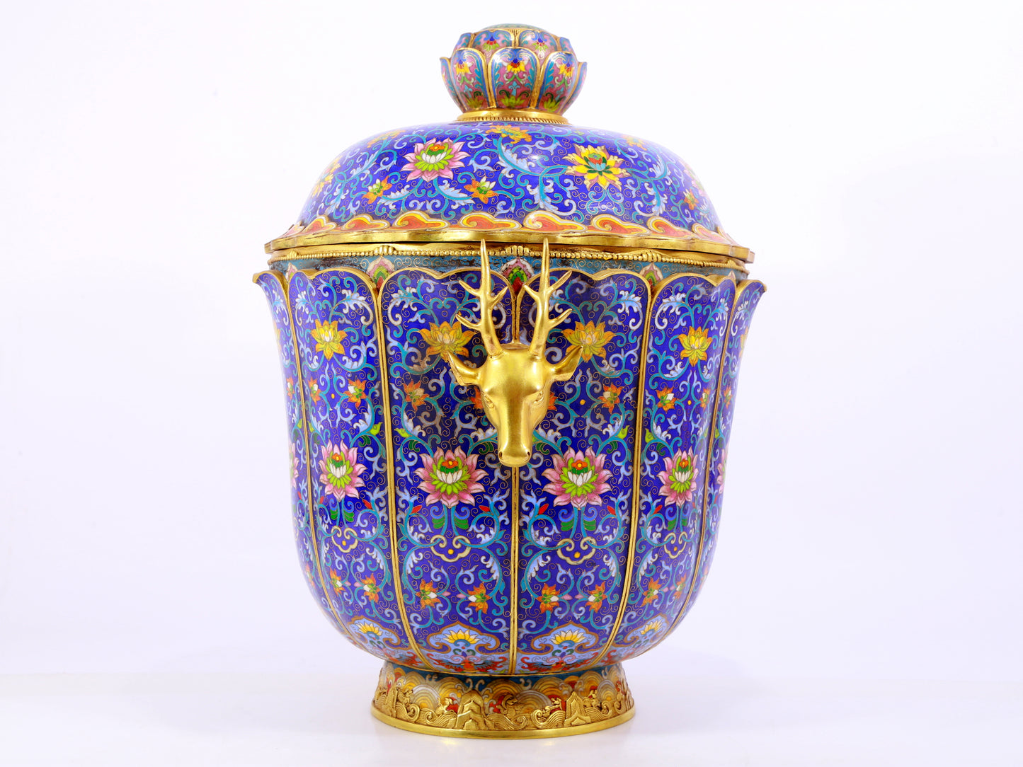 A cloisonné deer ear jar with lid