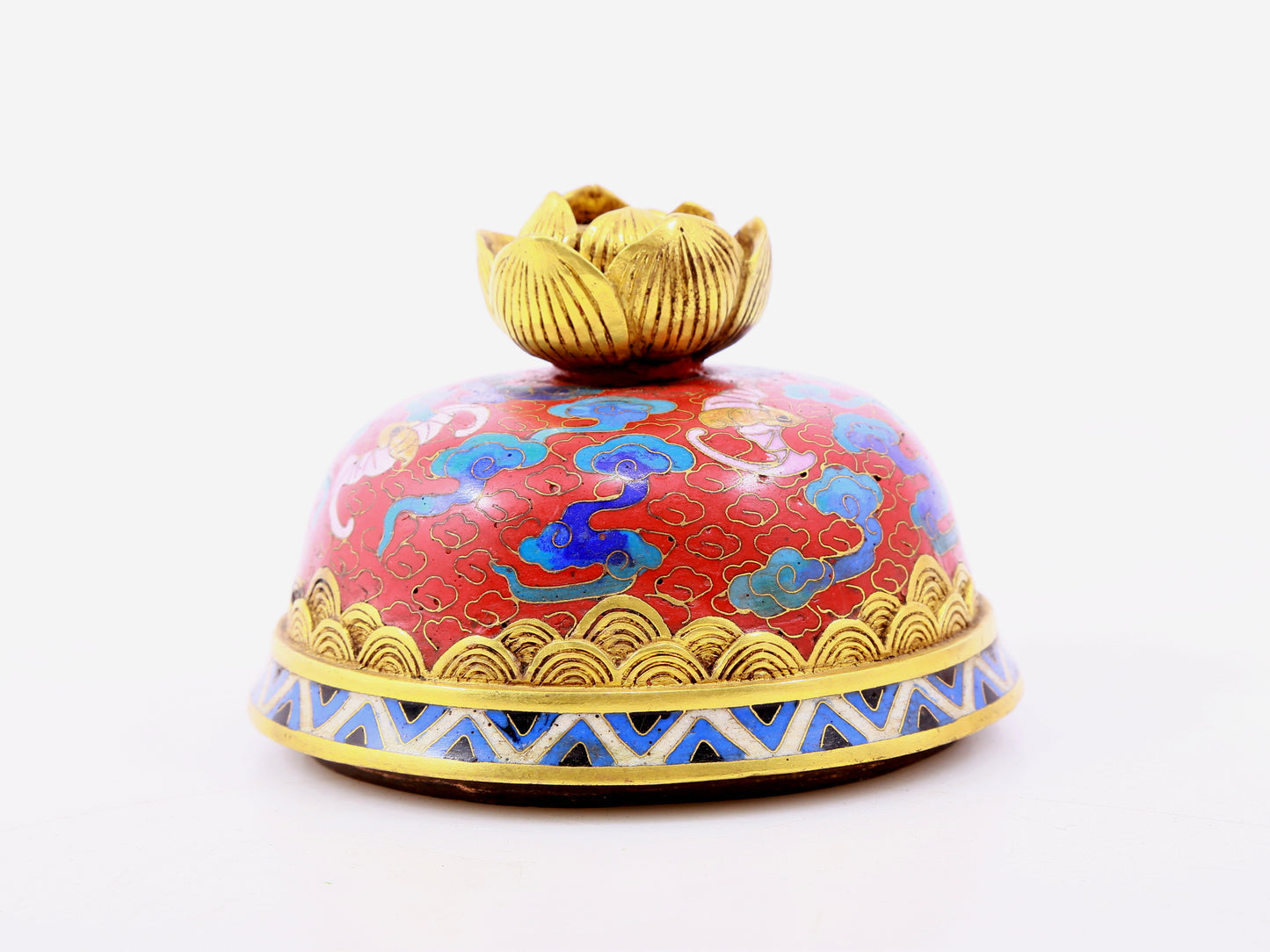 A cloisonné-shaped gourd-shaped lion-ear jar with entwining lotus pattern