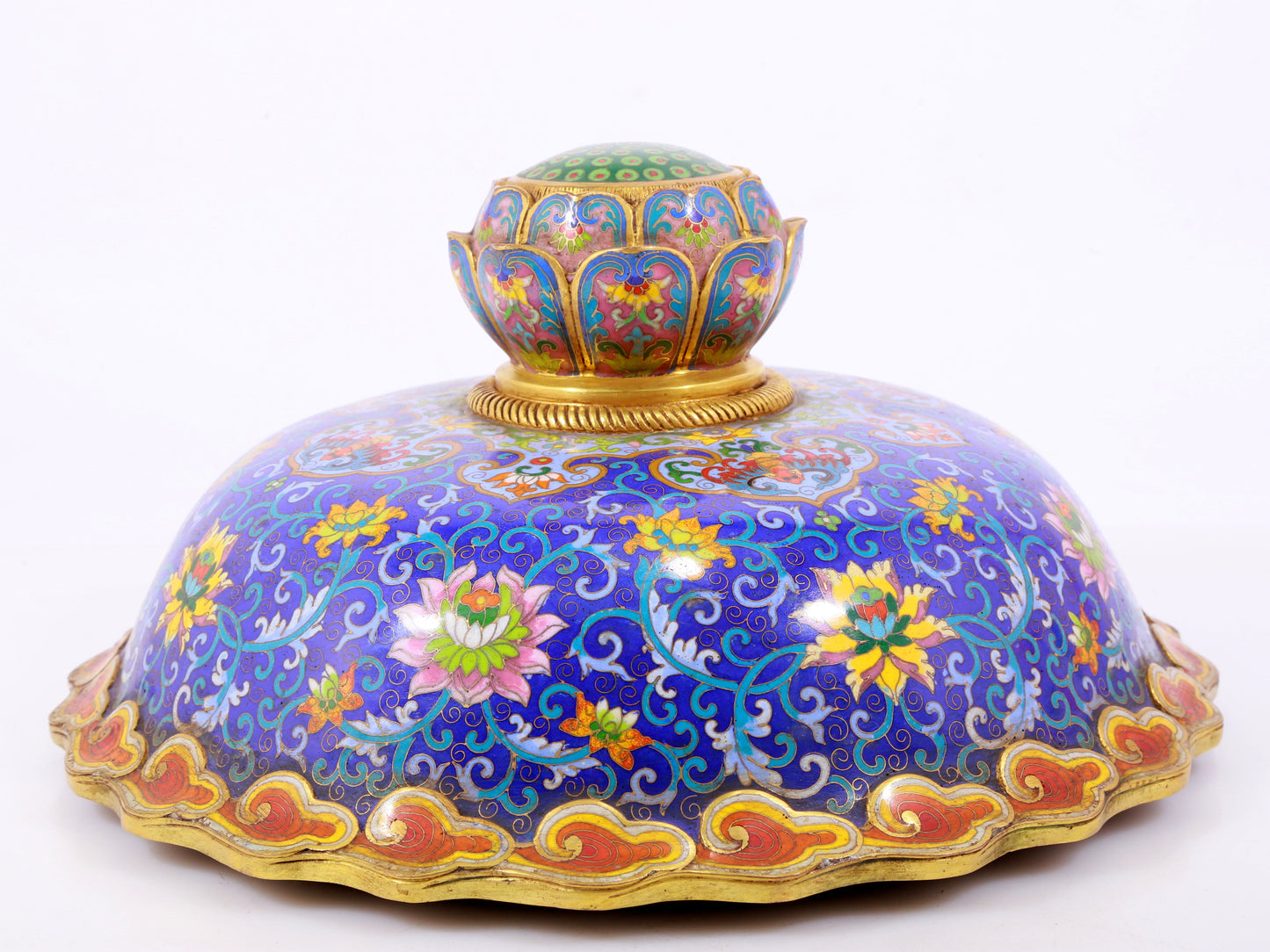 A cloisonné deer ear jar with lid