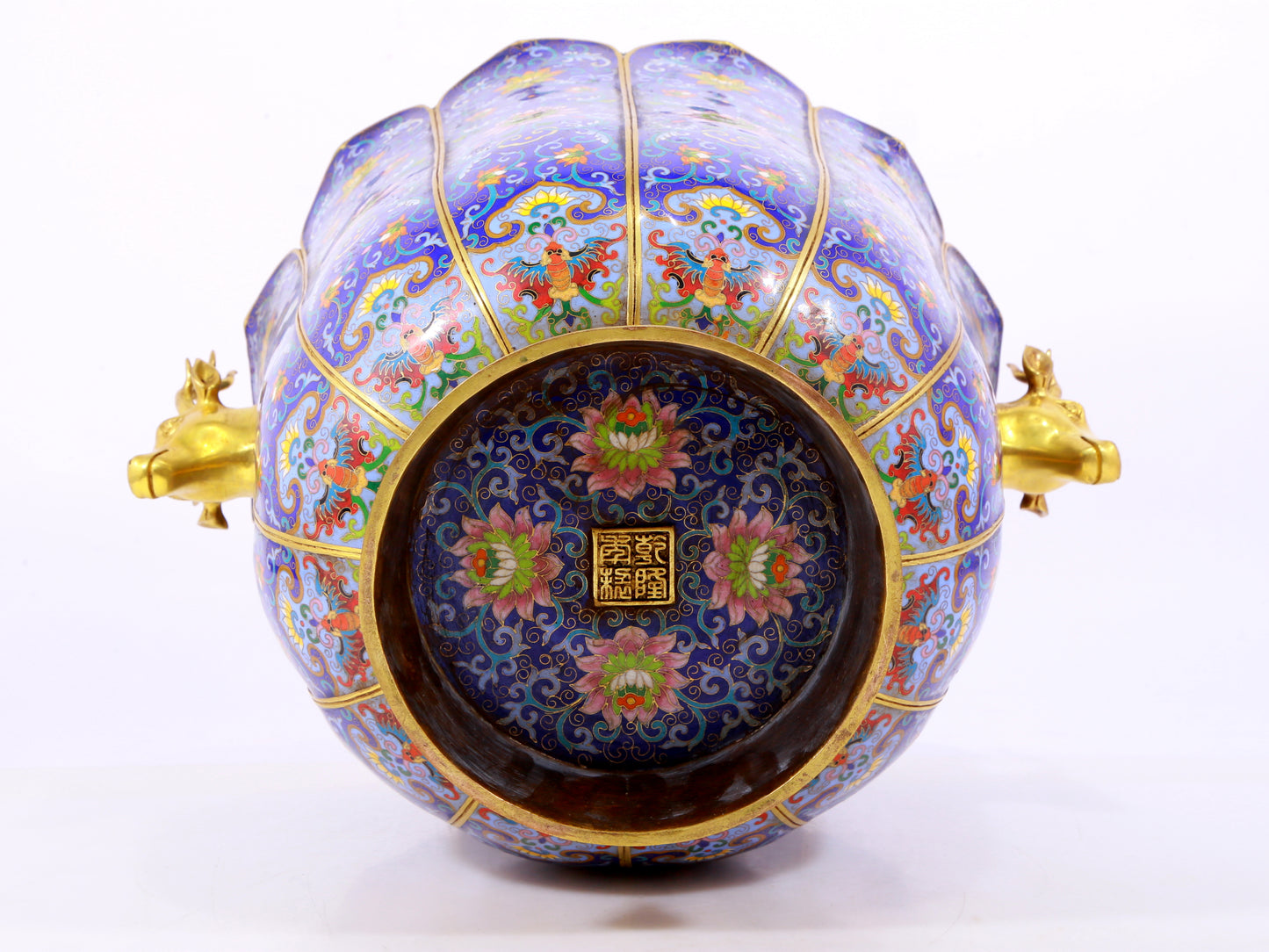 A cloisonné deer ear jar with lid