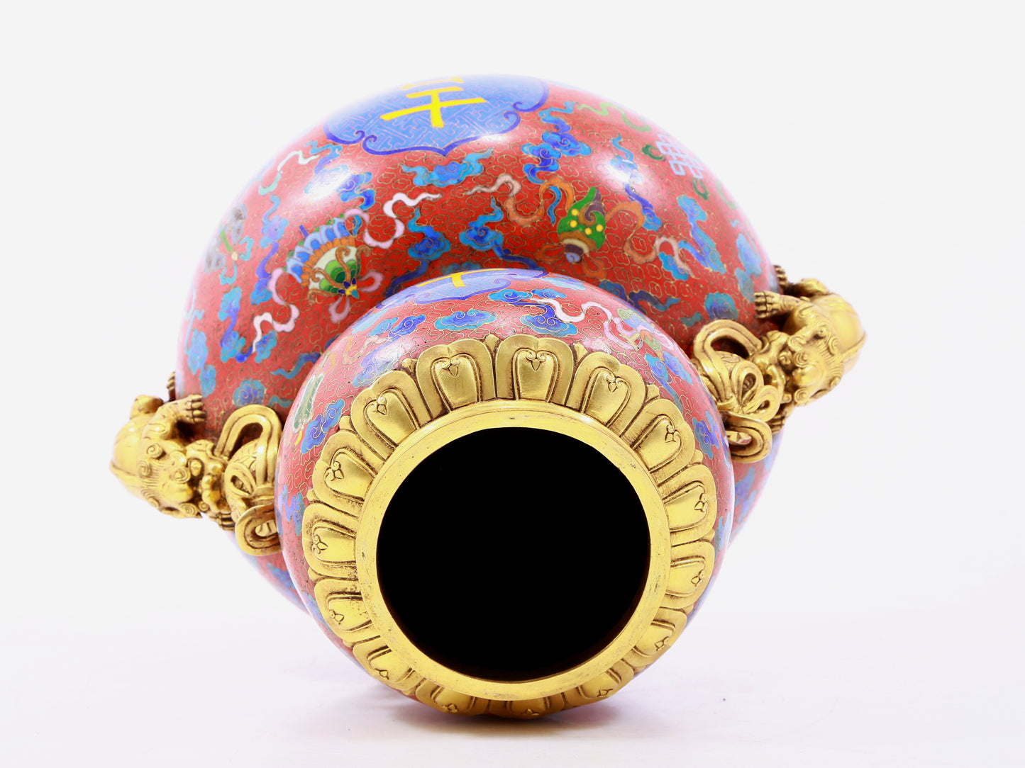 A cloisonné-shaped gourd-shaped lion-ear jar with entwining lotus pattern