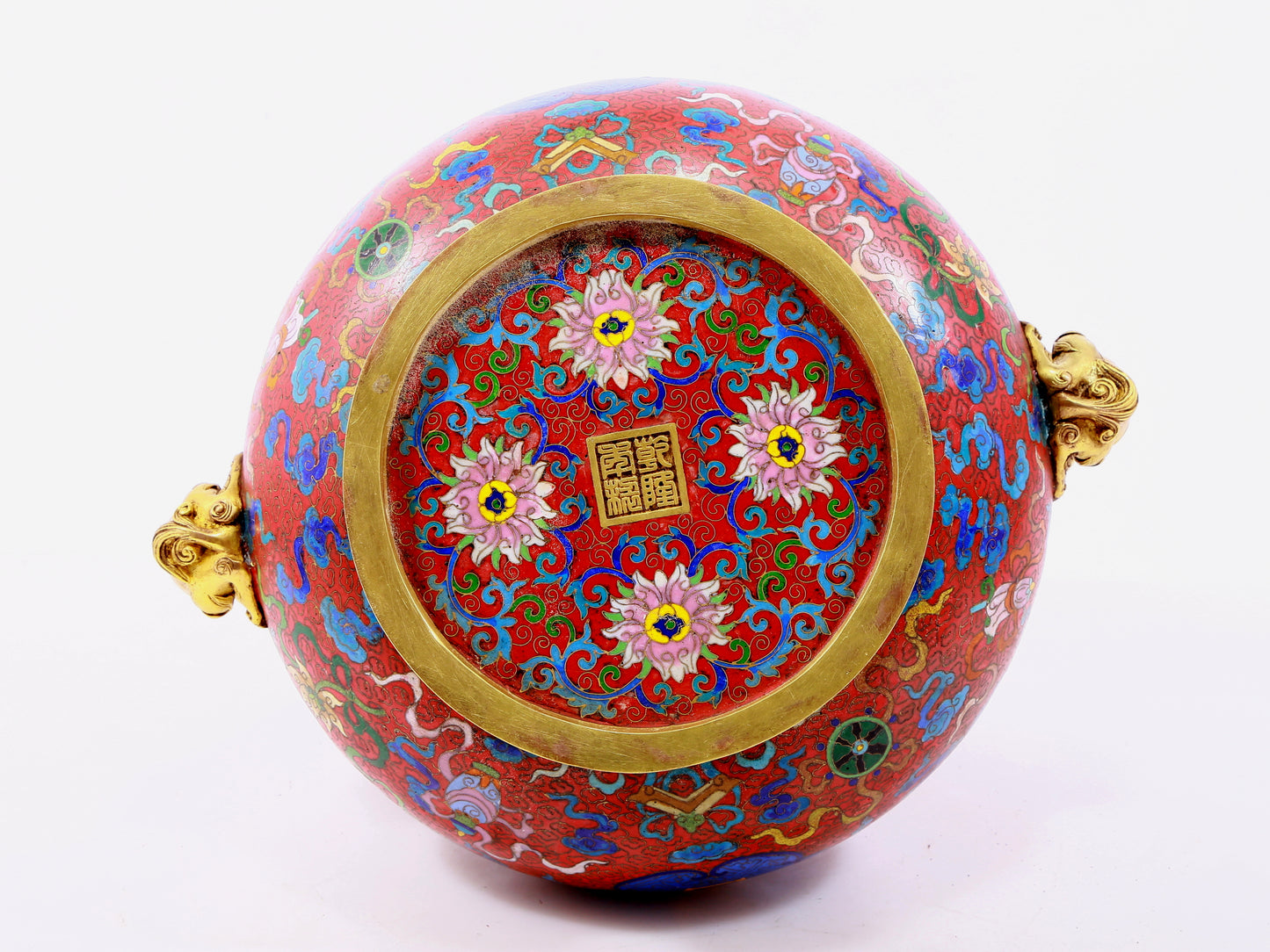 A cloisonné-shaped gourd-shaped lion-ear jar with entwining lotus pattern