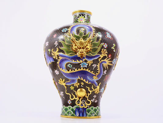 A cloisonné vase with auspicious clouds and dragon pattern