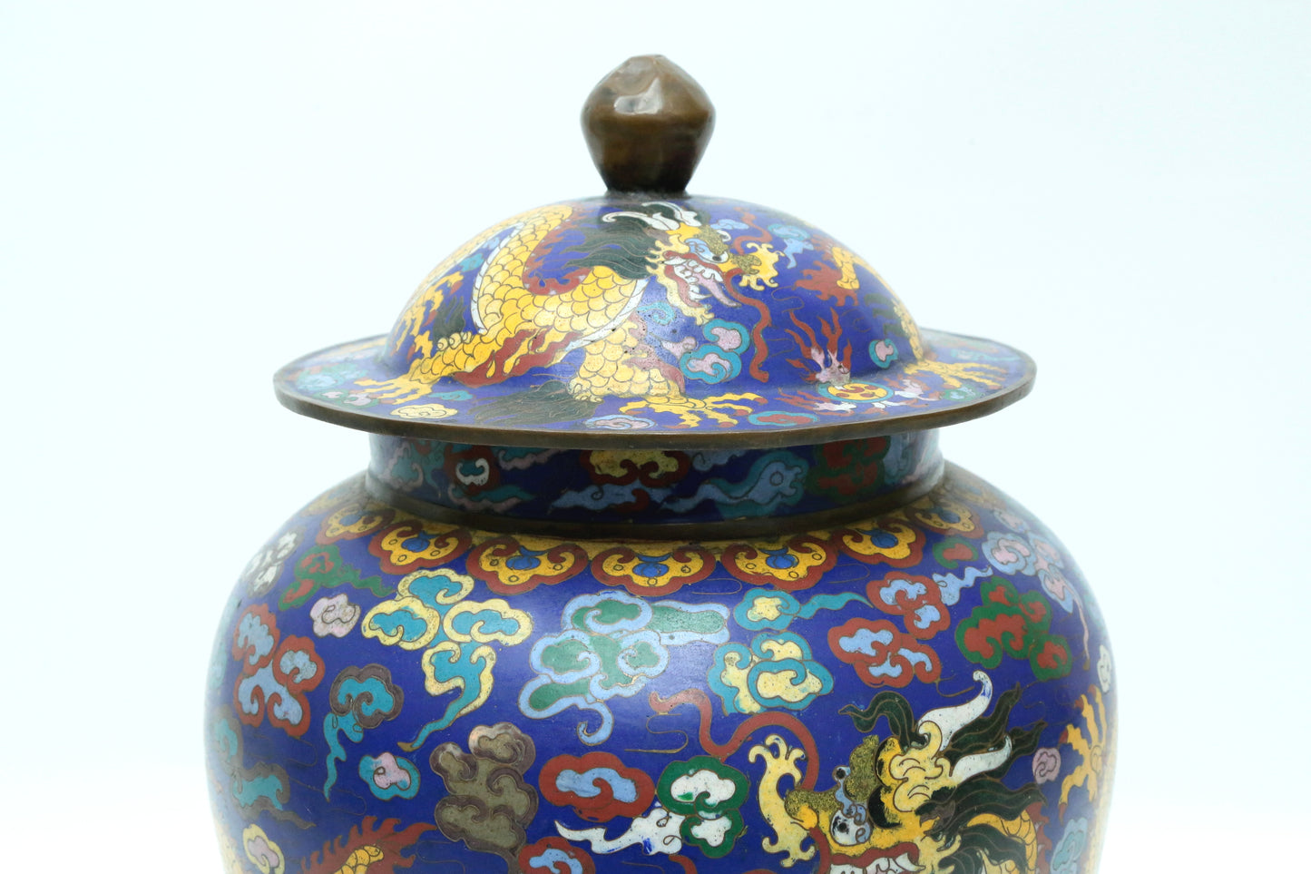 A Fine Cloisonne 'Dragon& Auspicious Cloud' Jar