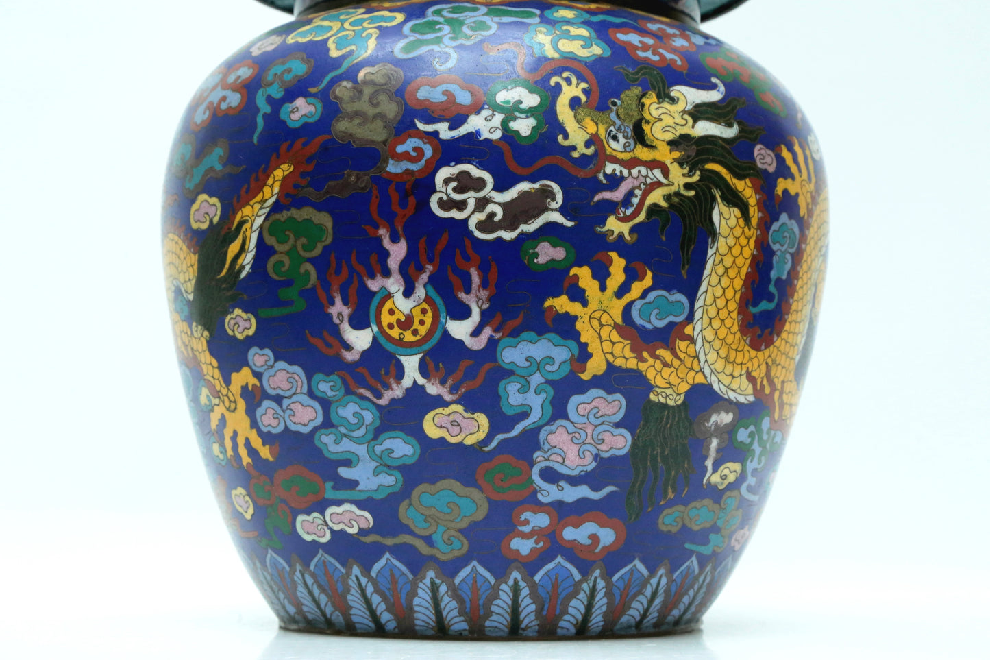 A Fine Cloisonne 'Dragon& Auspicious Cloud' Jar