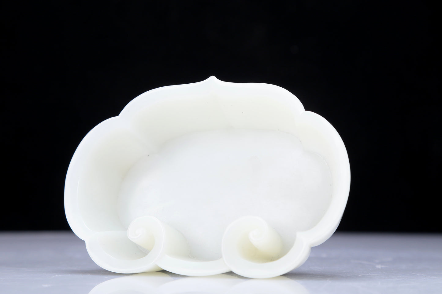 A Precious White Jade Ruyi-Form Water Pot