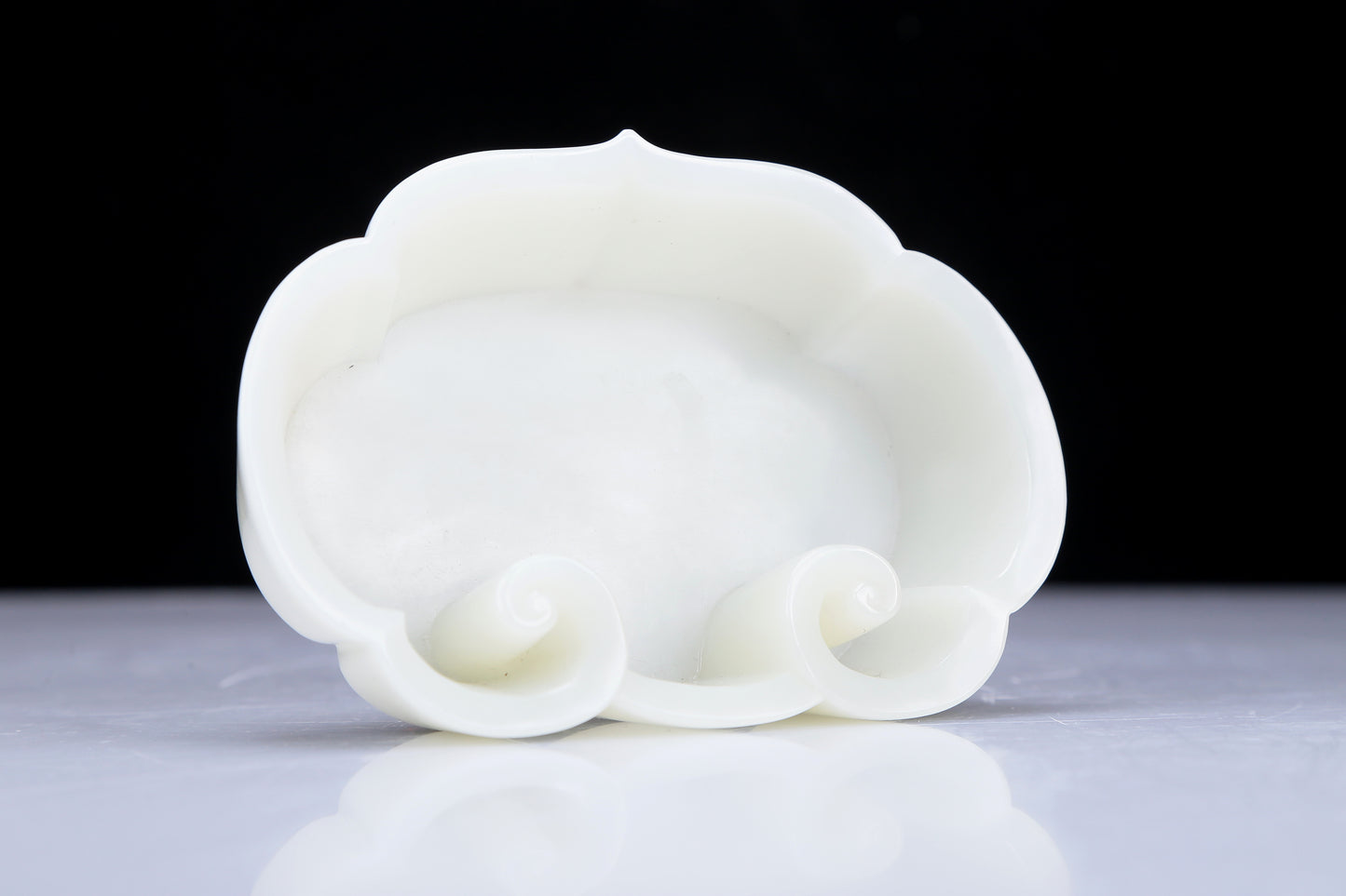 A Precious White Jade Ruyi-Form Water Pot