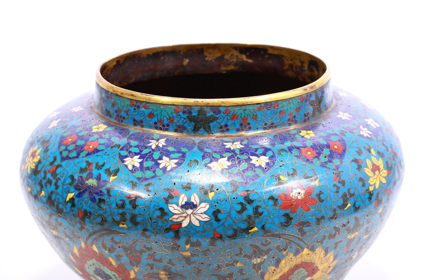 A cloisonné jar with lotus pattern