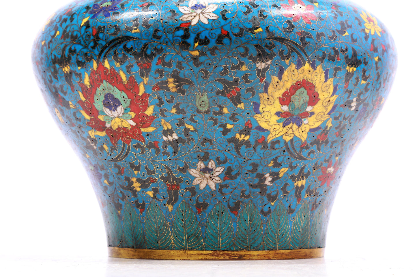 A cloisonné jar with lotus pattern