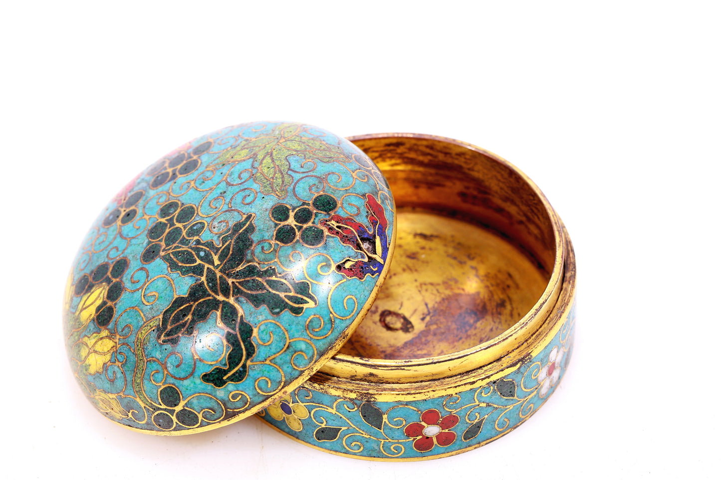 A cloisonné grape pattern box