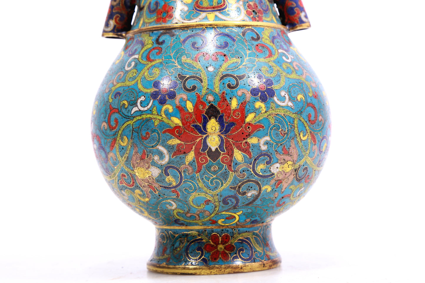 An Exquisite Cloisonne 'Scrolling Lotus' Vase