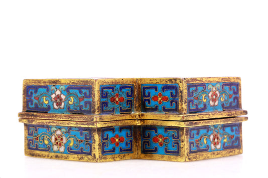 A Wonderful Cloisonne 'Auspicious Cloud& Flower' Box