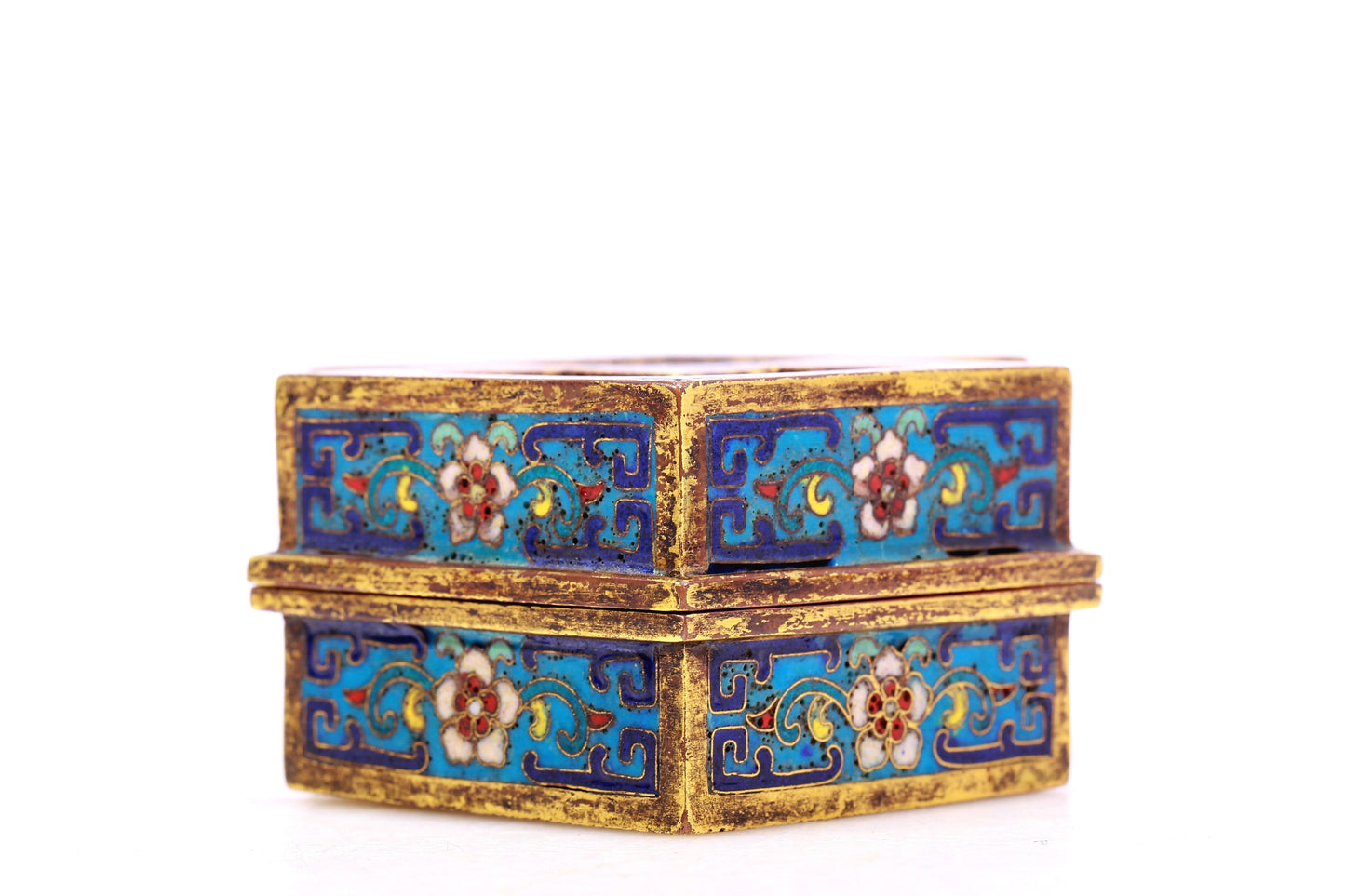 A Wonderful Cloisonne 'Auspicious Cloud& Flower' Box