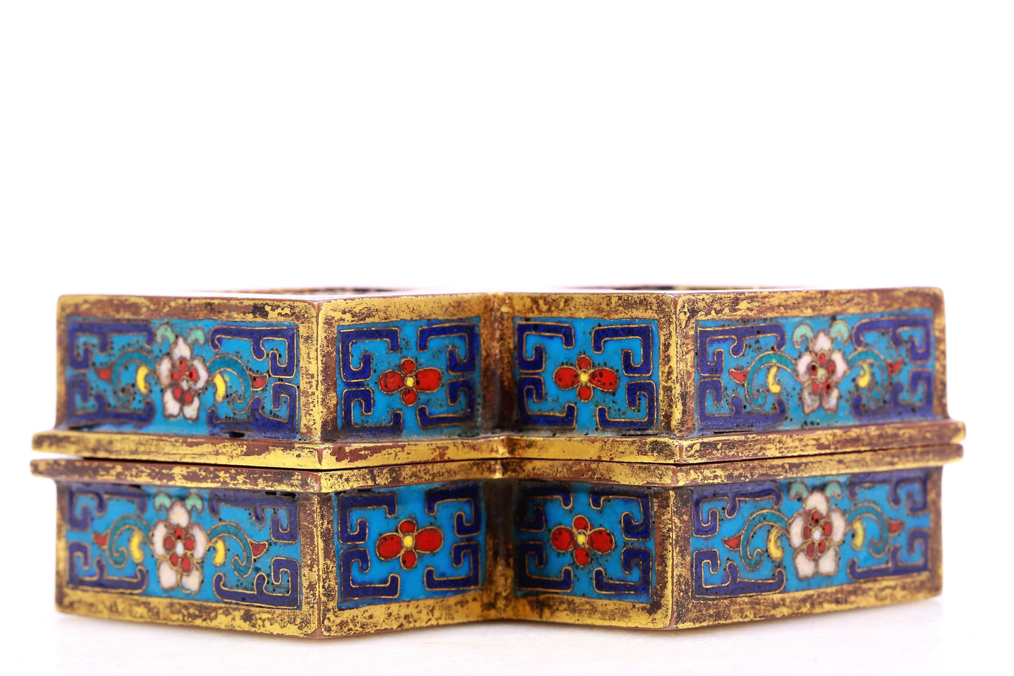 A Wonderful Cloisonne 'Auspicious Cloud& Flower' Box