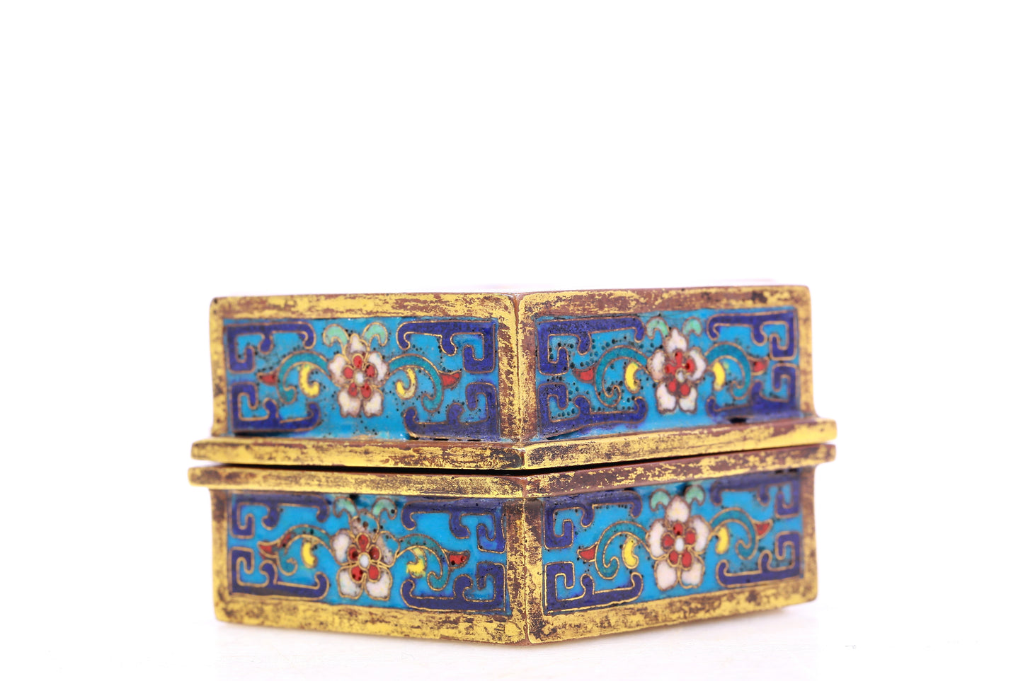 A Wonderful Cloisonne 'Auspicious Cloud& Flower' Box