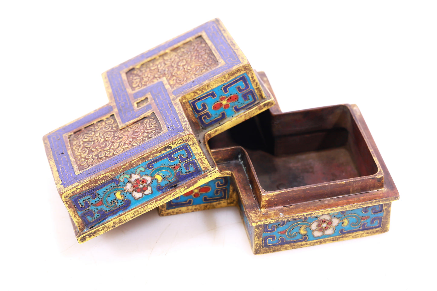 A Wonderful Cloisonne 'Auspicious Cloud& Flower' Box