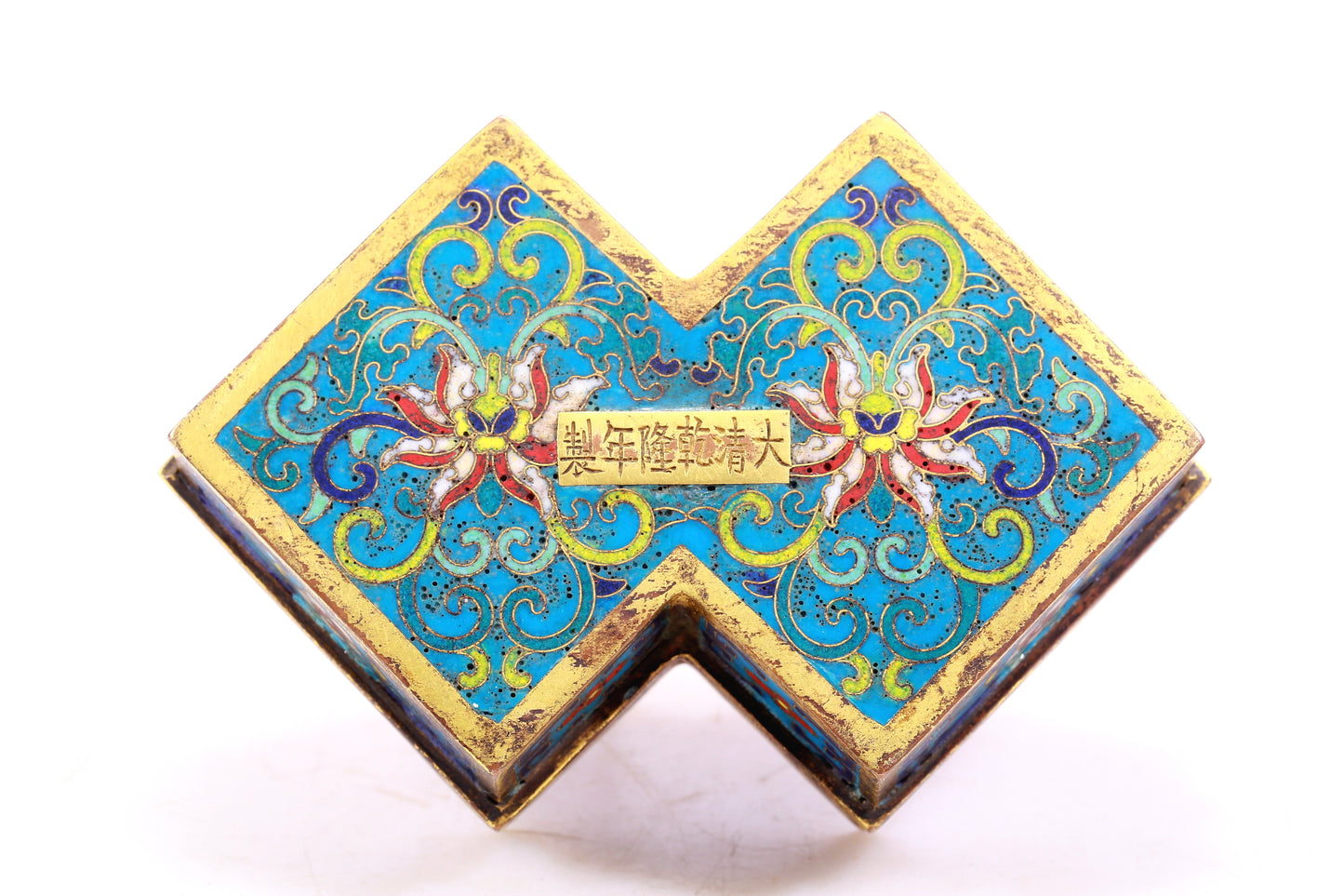 A Wonderful Cloisonne 'Auspicious Cloud& Flower' Box