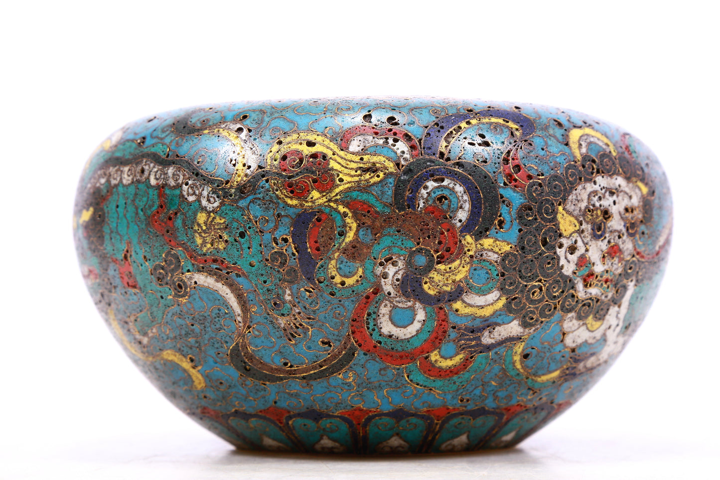 An Exquisite Cloisonne 'Lion& Auspicious Cloud' Brushinger