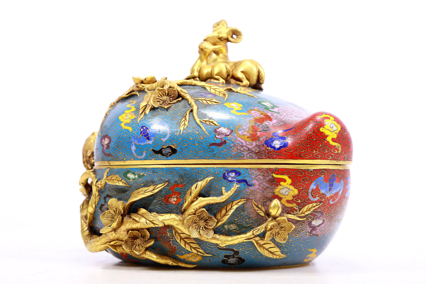 An Exquisite Cloisonne 'Bat& Auspicious Cloud' Peach-Form Box