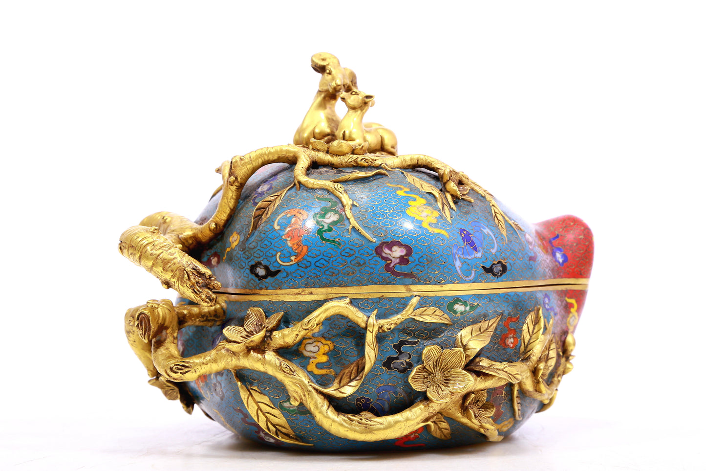 An Exquisite Cloisonne 'Bat& Auspicious Cloud' Peach-Form Box