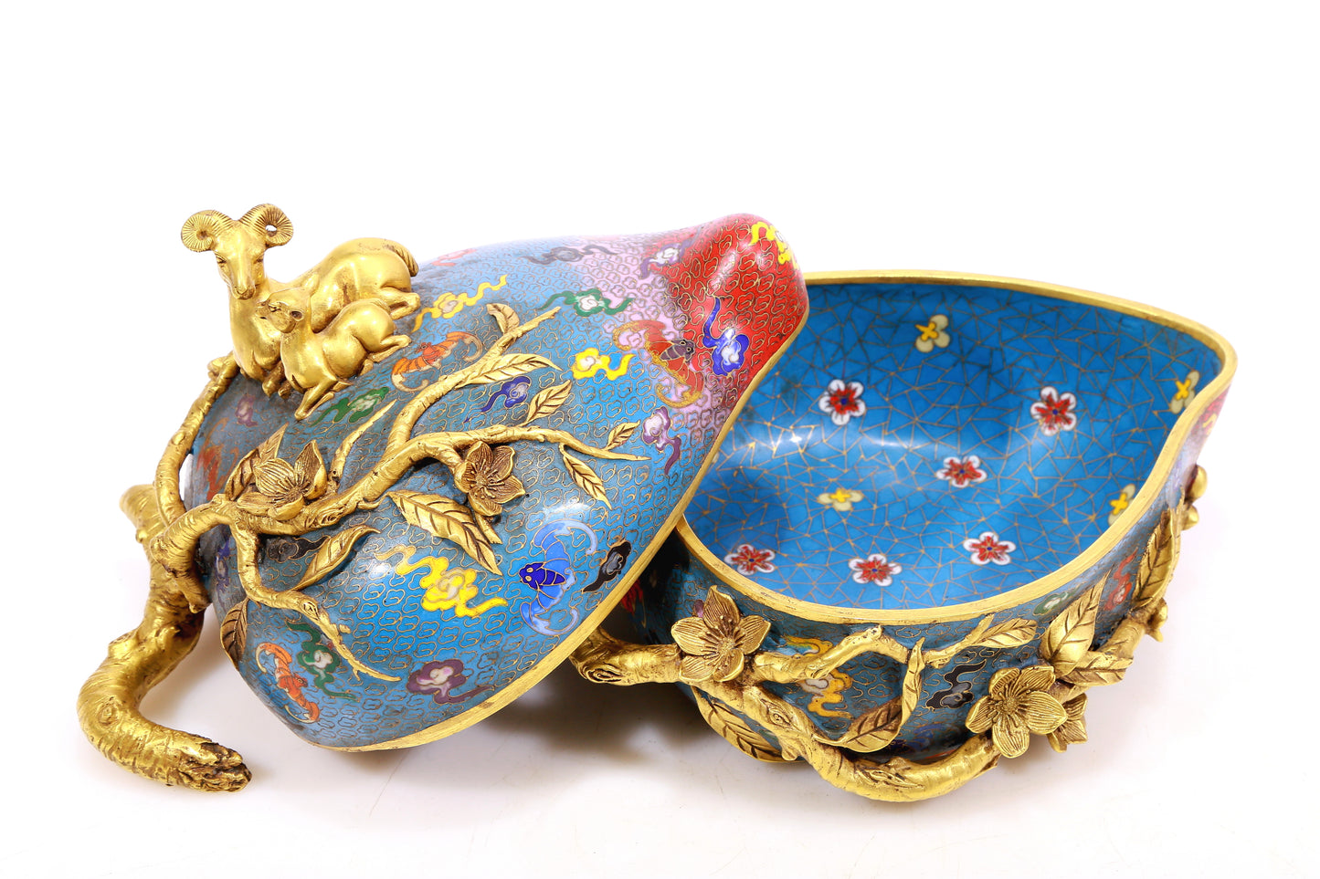 An Exquisite Cloisonne 'Bat& Auspicious Cloud' Peach-Form Box