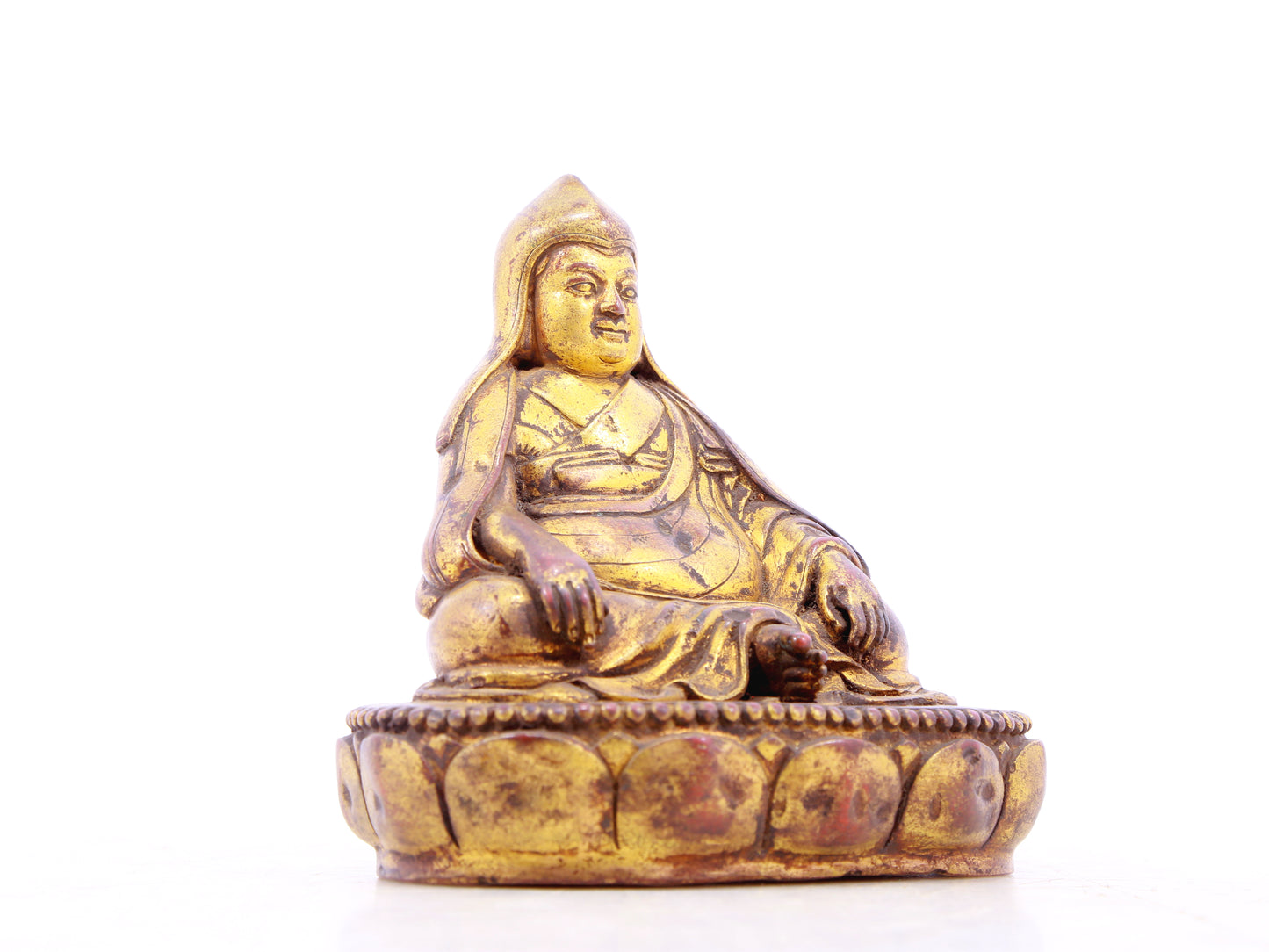 A serene gilt bronze statue of Tsongkhapa