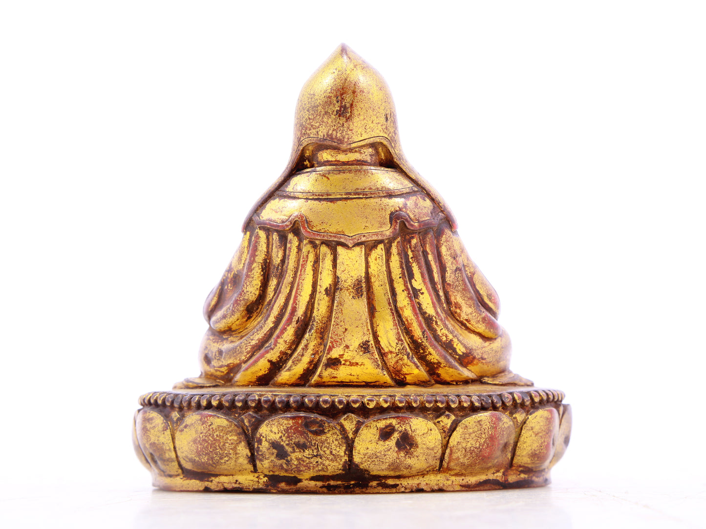 A serene gilt bronze statue of Tsongkhapa