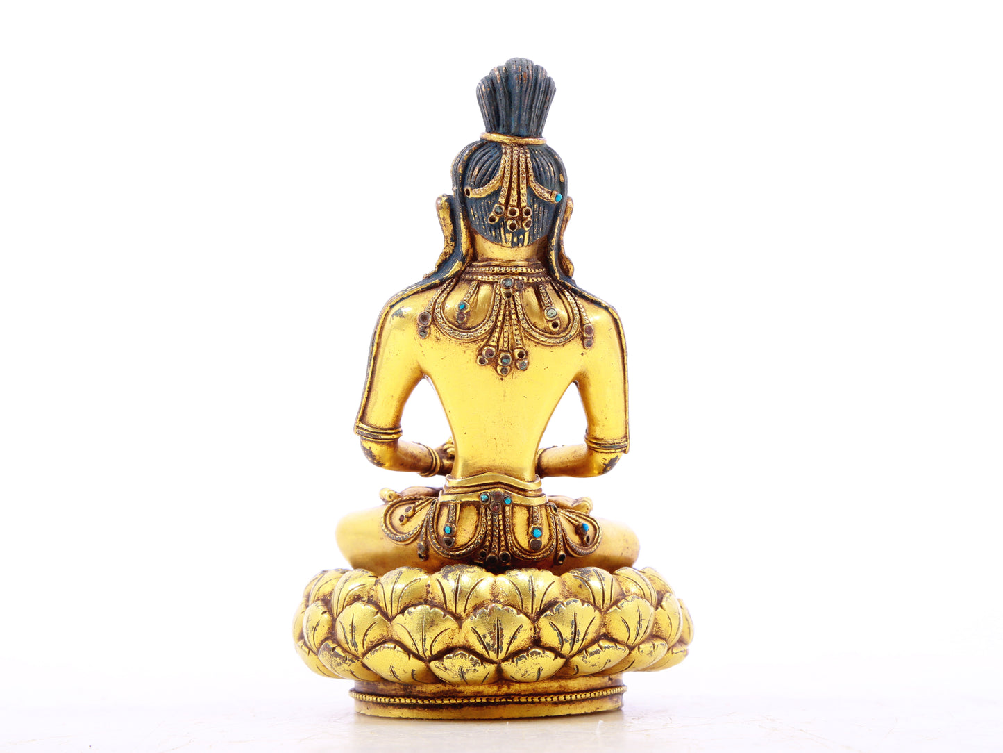 A serene gilt bronze statue of Bodhisattva inlaid with turquoise