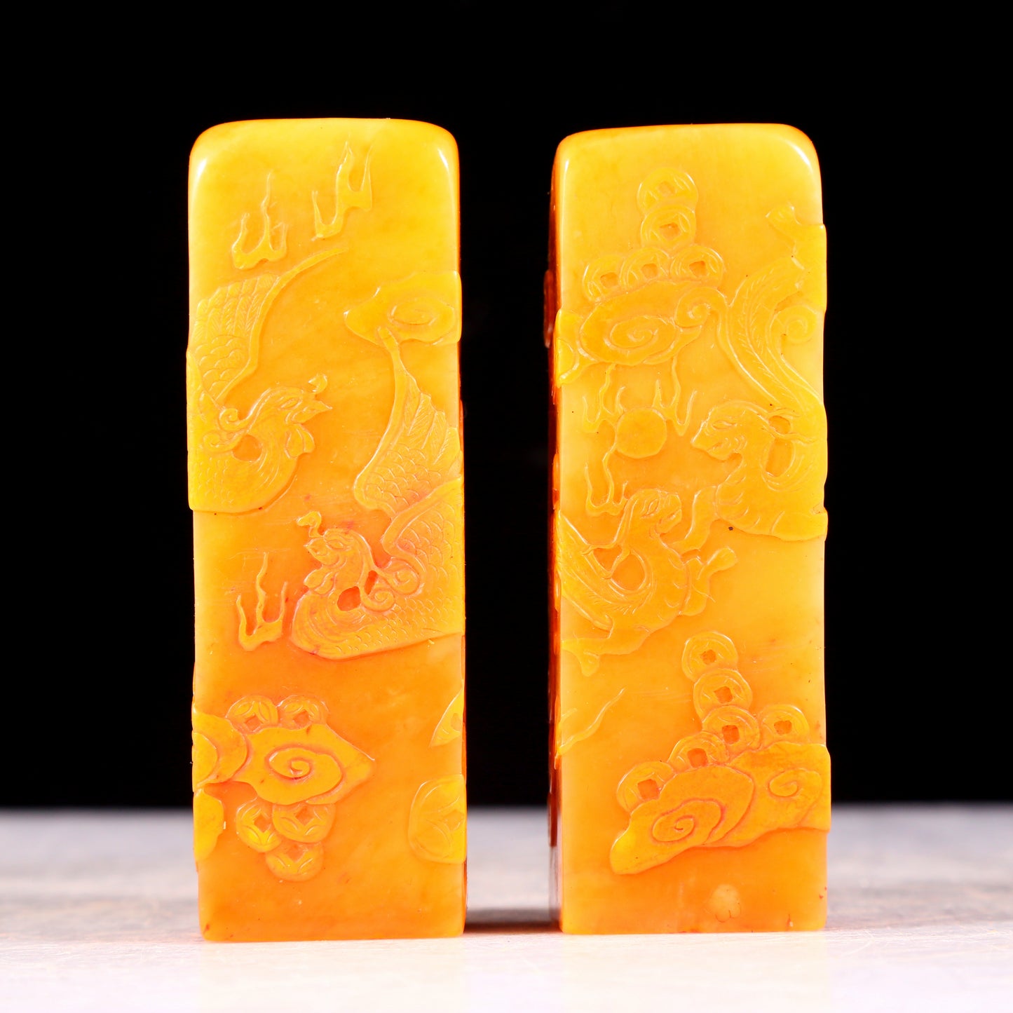 A set of exquisite Tianhuang stone seals with dragon and phoenix patterns