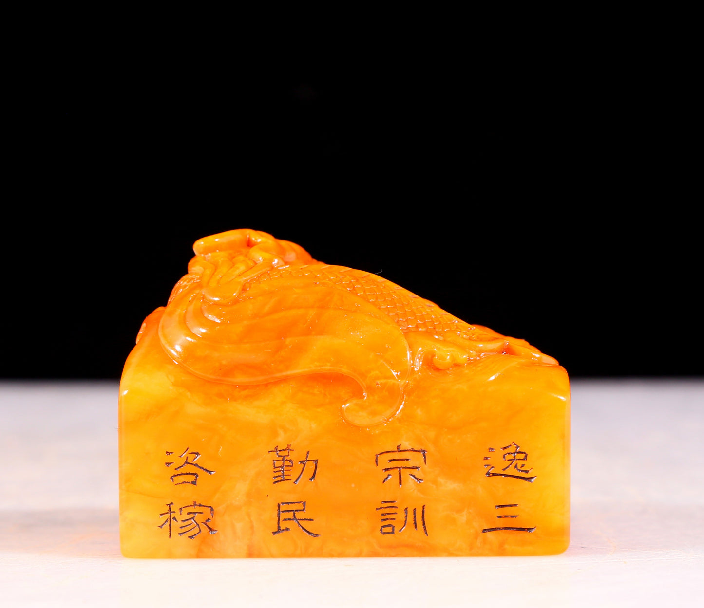 An exquisite Tianhuang stone dragon seal