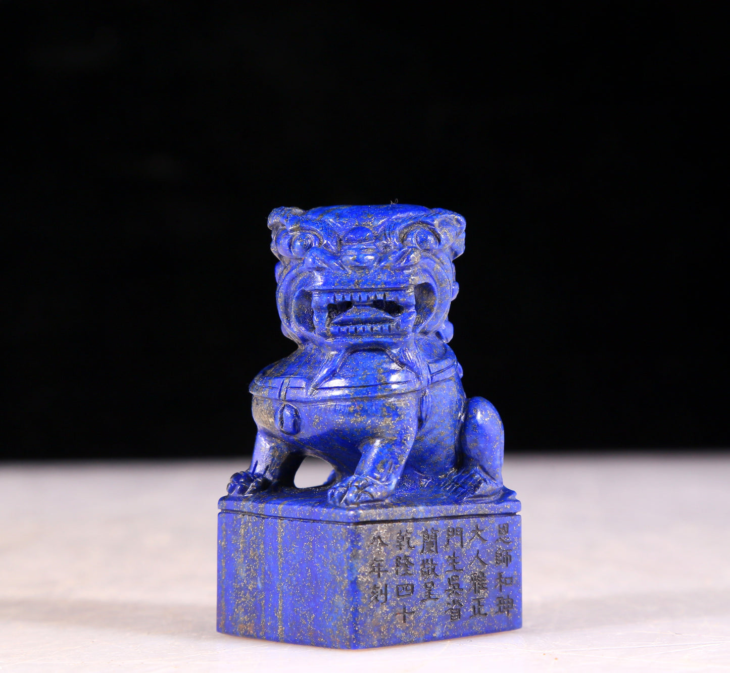 A fine lapis lazuli lion seal