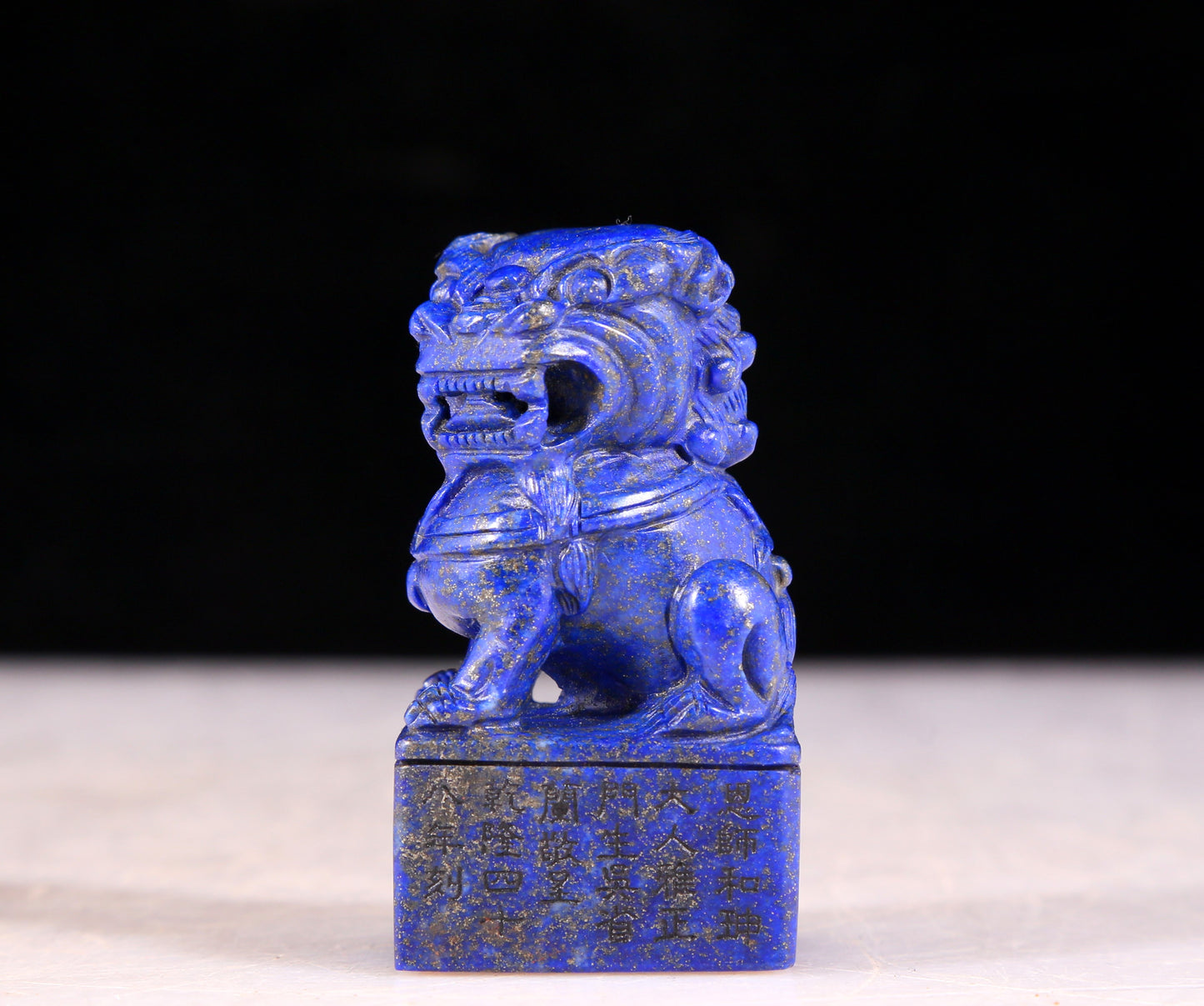 A fine lapis lazuli lion seal