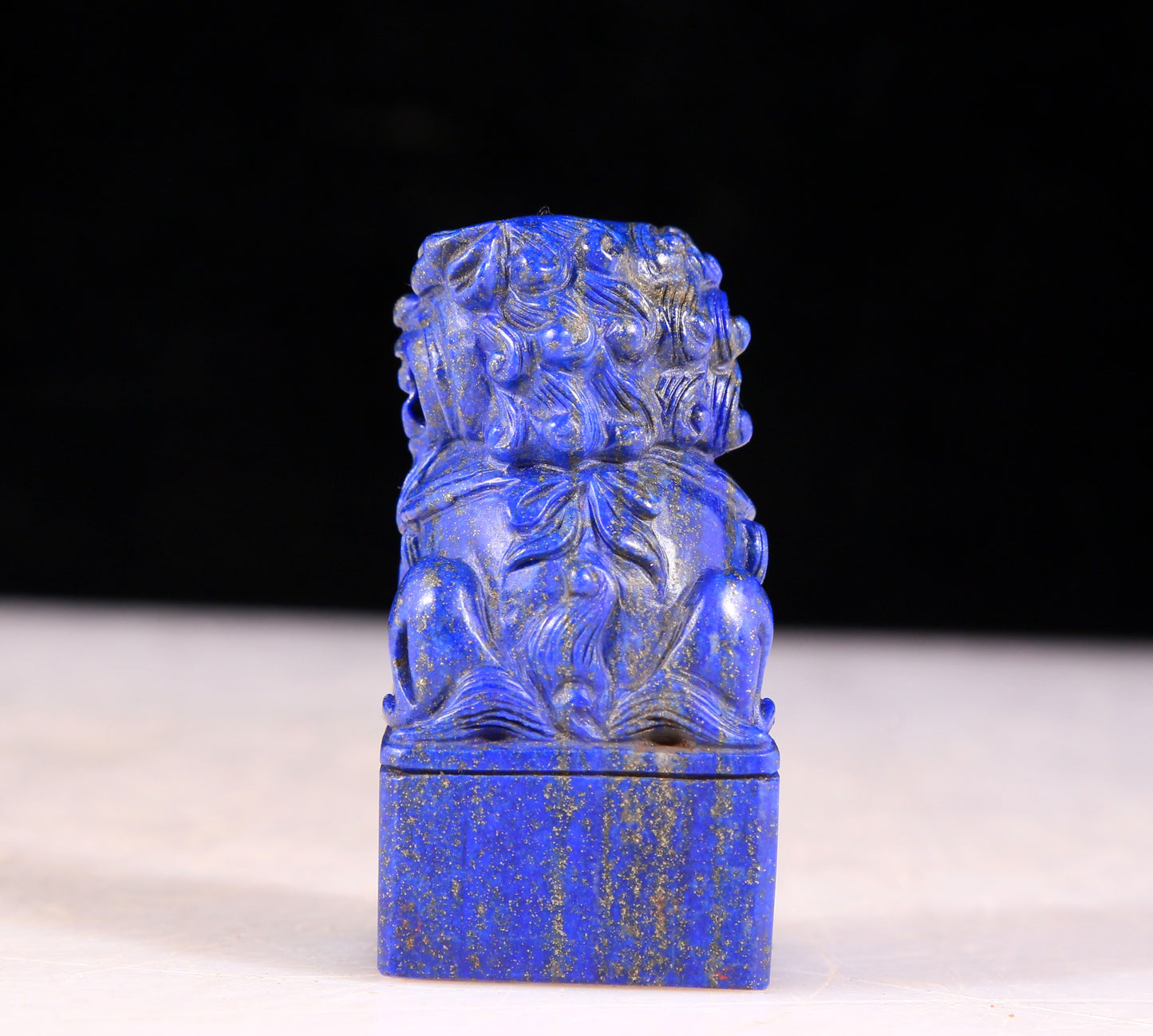 A fine lapis lazuli lion seal