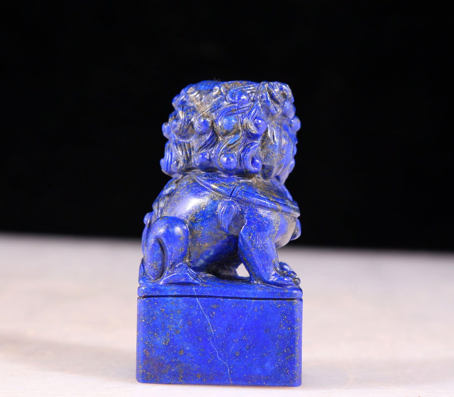 A fine lapis lazuli lion seal