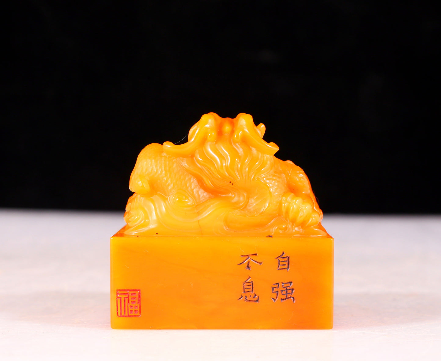 An exquisite Tianhuang stone dragon seal