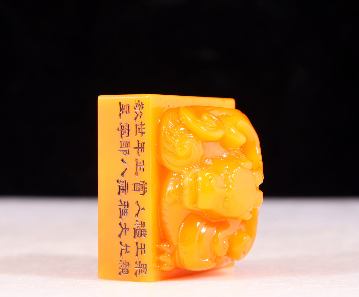 An exquisite Tianhuang stone dragon seal