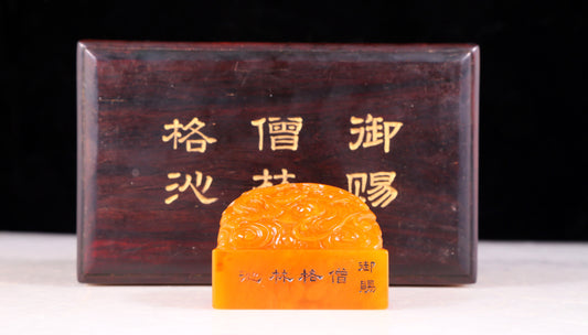 An exquisite Tianhuang stone seal with auspicious clouds and dragon pattern