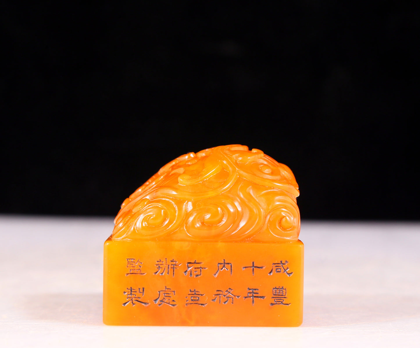 An exquisite Tianhuang stone seal with auspicious clouds and dragon pattern