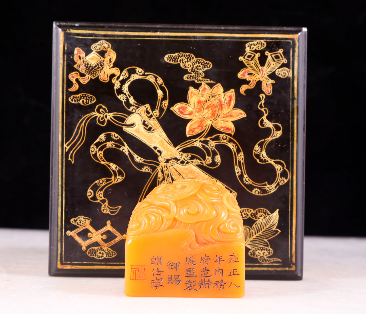 An exquisite Tianhuang stone seal with auspicious clouds and dragon pattern