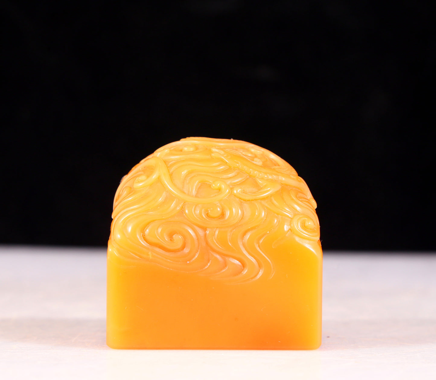 An exquisite Tianhuang stone seal with auspicious clouds and dragon pattern