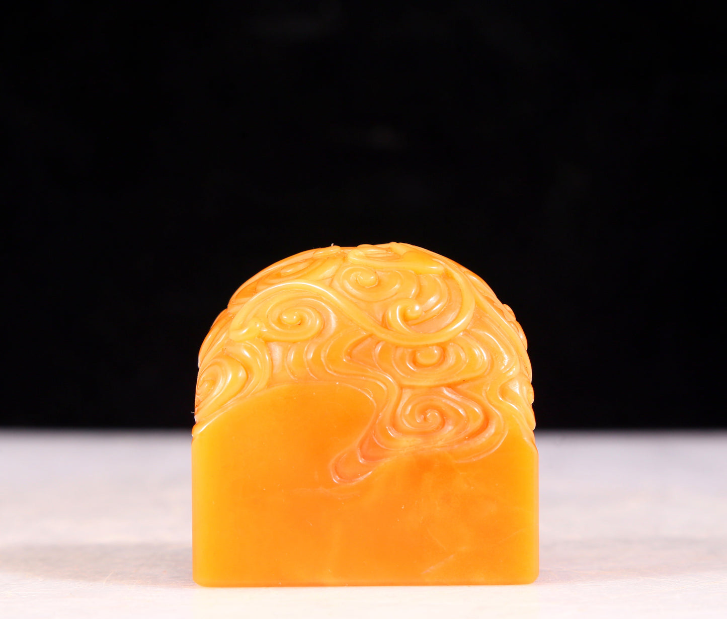 An exquisite Tianhuang stone seal with auspicious clouds and dragon pattern