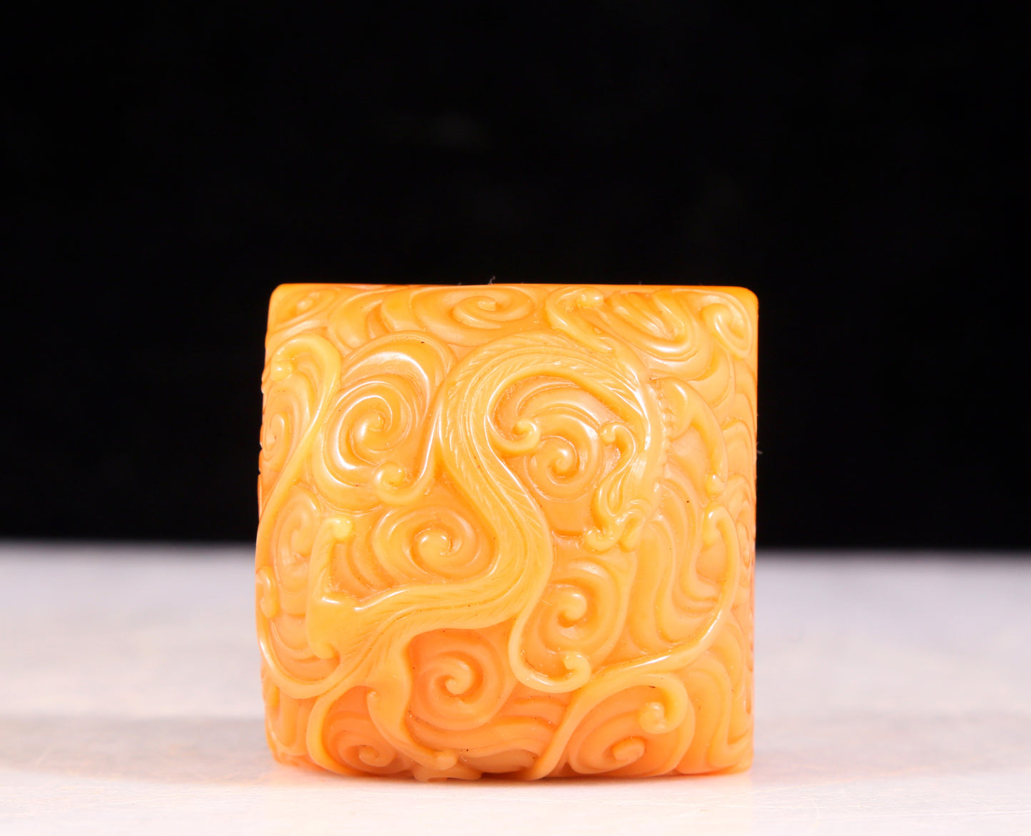 An exquisite Tianhuang stone seal with auspicious clouds and dragon pattern