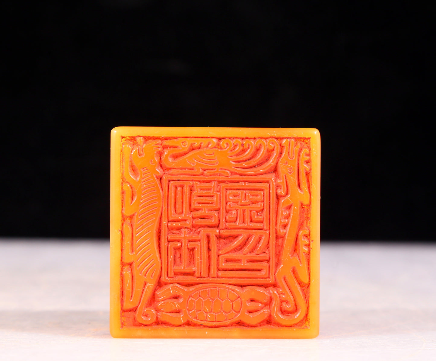 An exquisite Tianhuang stone seal with auspicious clouds and dragon pattern