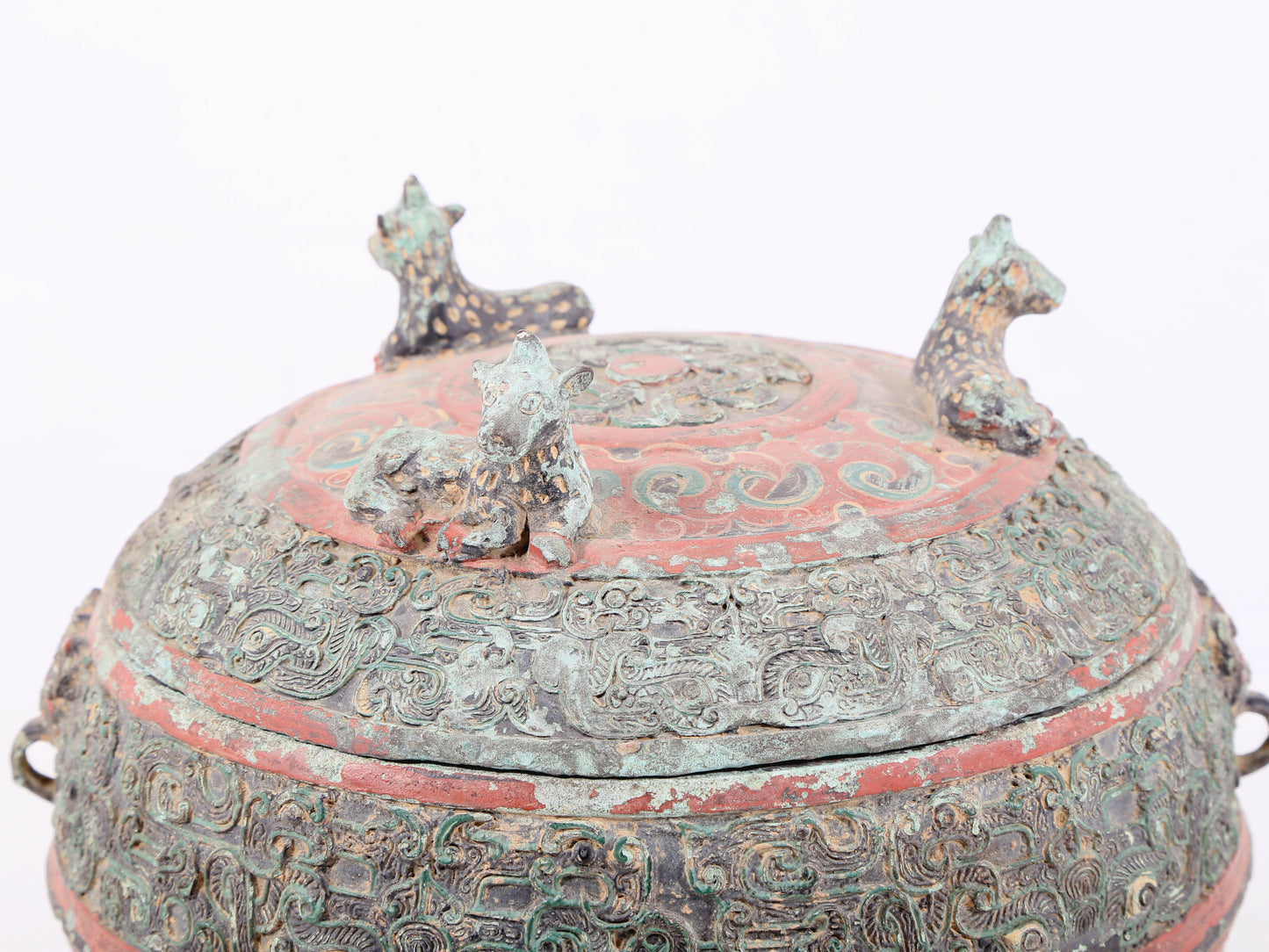 An exquisite bronze-painted dragon-patterned animal-eared tripod jar with lid