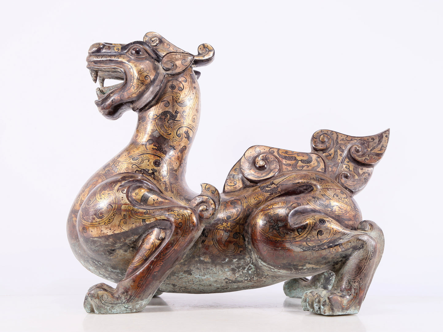 An exquisite bronze inlaid gold and silver auspicious animal ornament