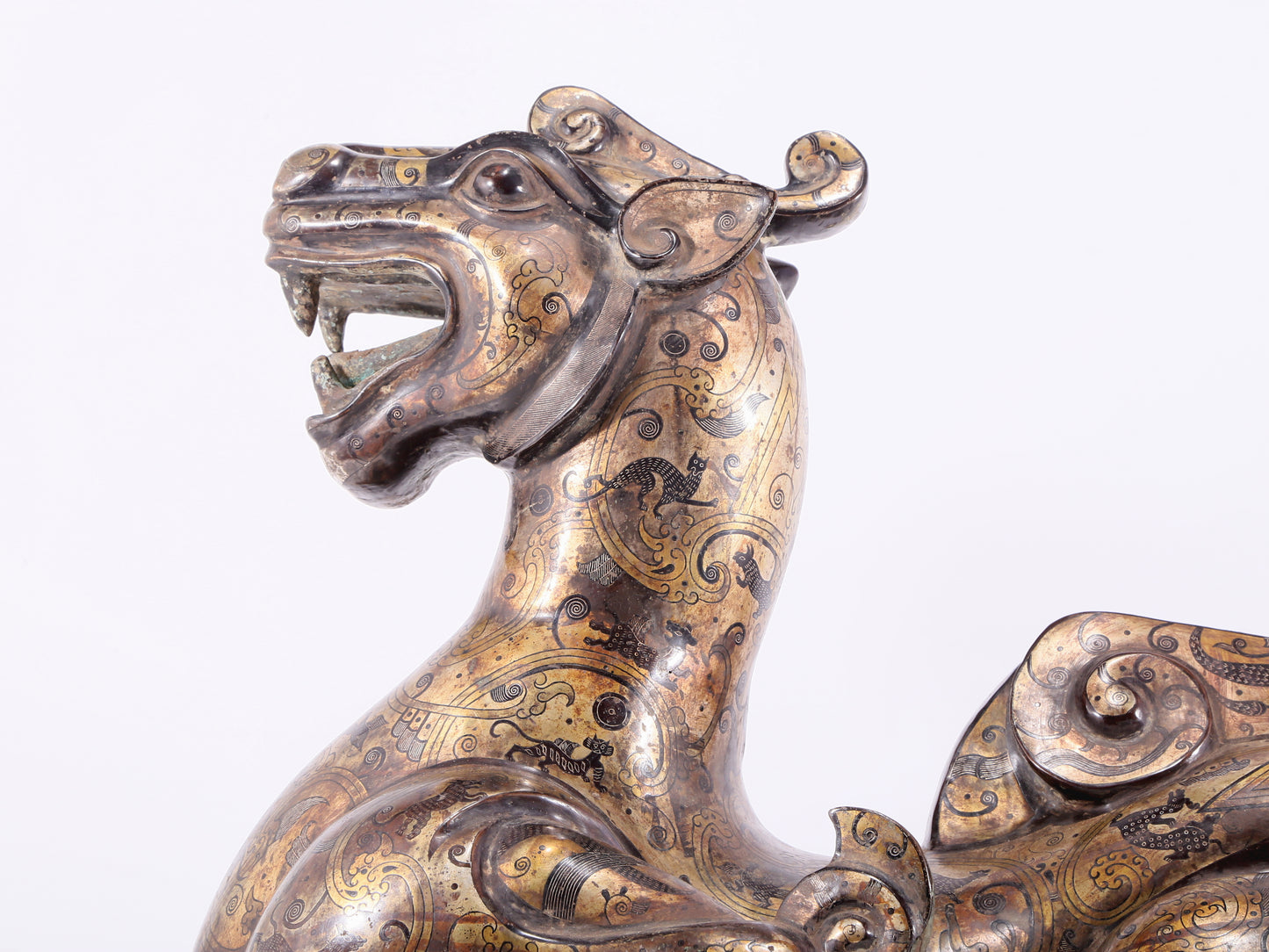 An exquisite bronze inlaid gold and silver auspicious animal ornament